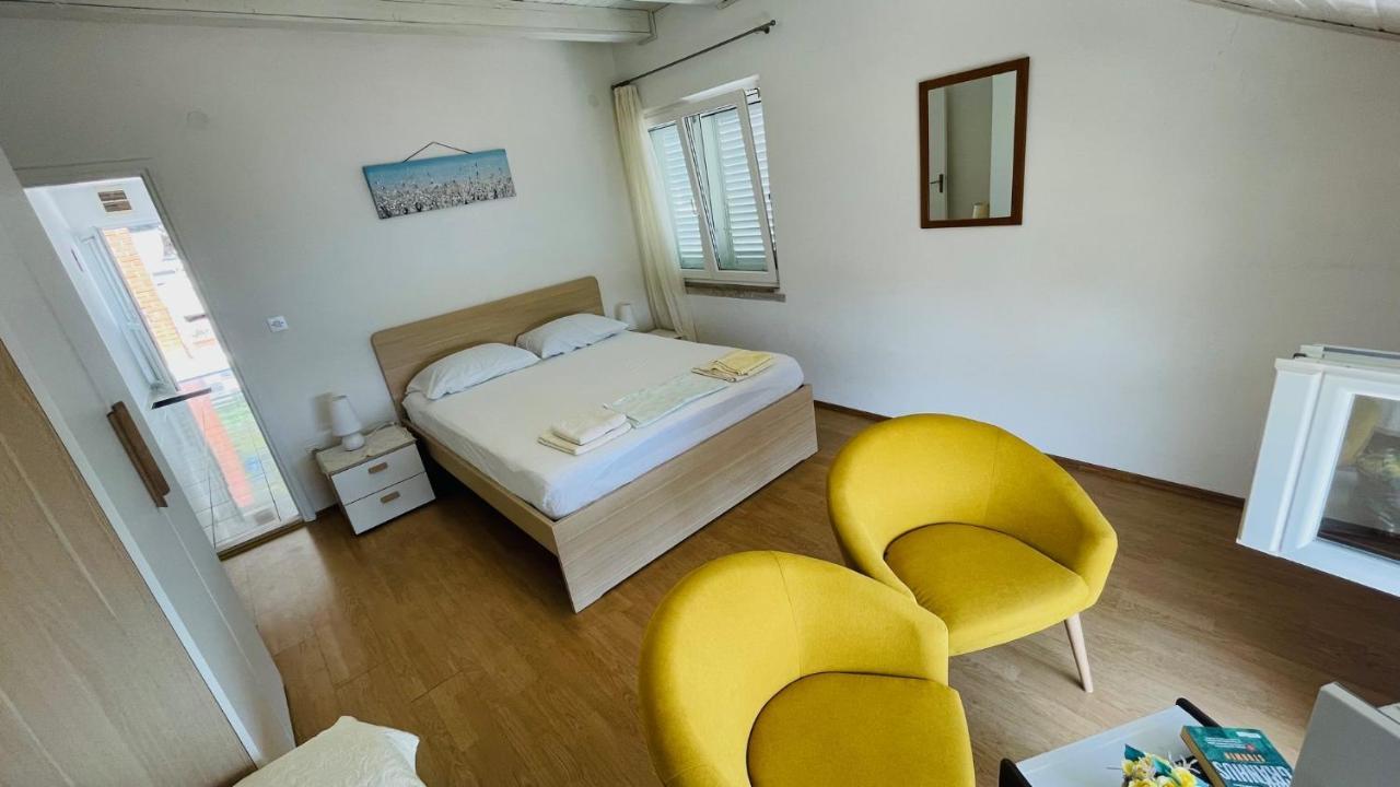 Apartments Danijela Лумбарда Екстериор снимка